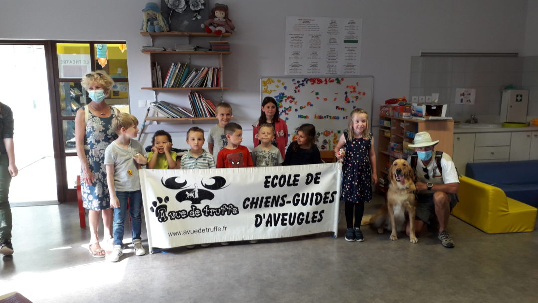 Les enfants marchent pour l’école