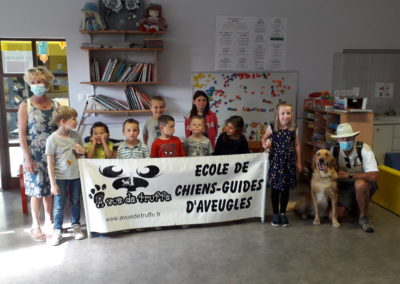 Les enfants marchent pour l’école